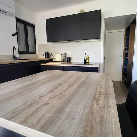 Romantic 1br Escape With Sun-rooftop Terrace