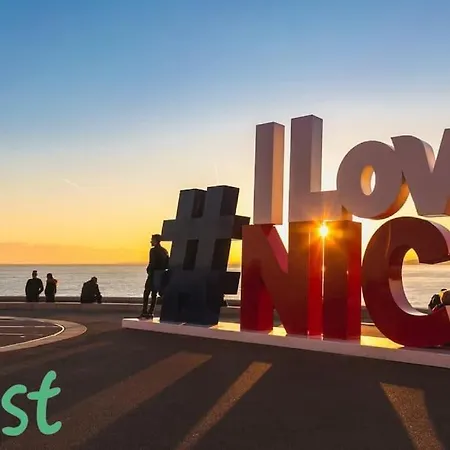 Romantic 1br Escape With Sun-rooftop Terrace *