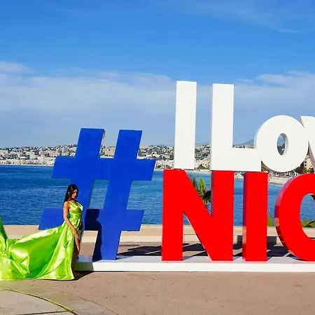 Lägenhet Romantic 1br Escape With Sun-rooftop Terrace