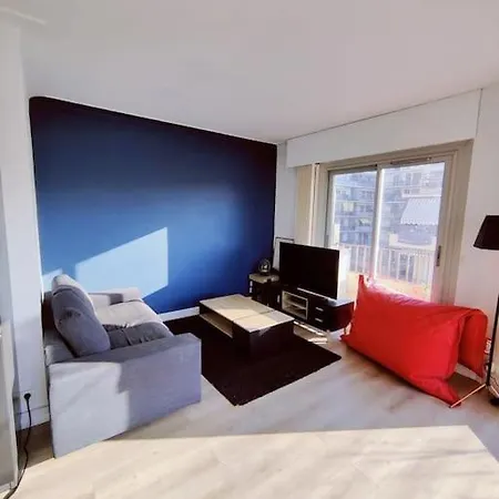 Apartment Romantic 1br Escape With Sun-rooftop Terrace Nizza