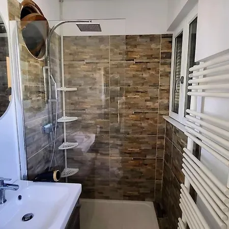 Romantic 1br Escape With Sun-rooftop Terrace Διαμέρισμα