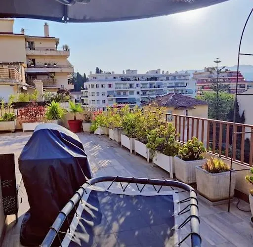 Romantic 1br Escape With Sun-rooftop Terrace