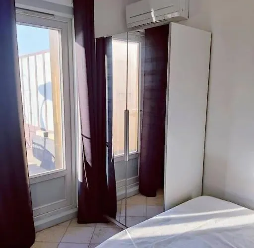 Romantic 1br Escape With Sun-rooftop Terrace アパート ニース