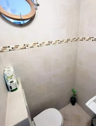 Romantic 1br Escape With Sun-rooftop Terrace ニース