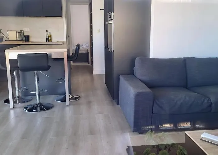 Lejlighed Romantic 1br Escape With Sun-rooftop Terrace *