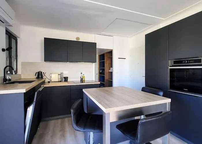 Romantic 1br Escape With Sun-rooftop Terrace アパート