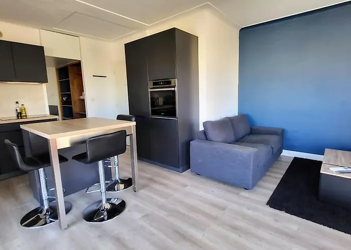 Romantic 1br Escape With Sun-rooftop Terrace *