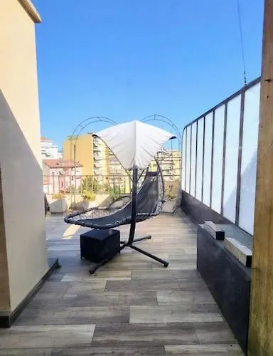 Romantic 1br Escape With Sun-rooftop Terrace アパート ニース