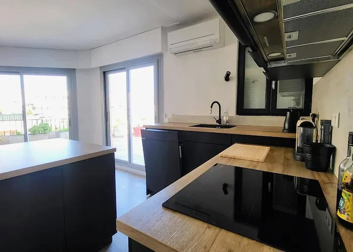 Romantic 1br Escape With Sun-rooftop Terrace アパート *