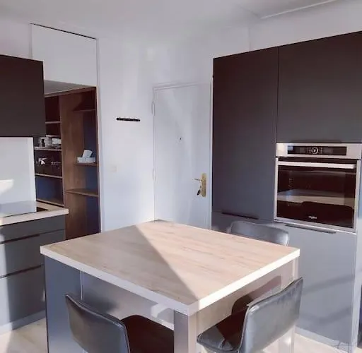 Romantic 1br Escape With Sun-rooftop Terrace アパート ニース