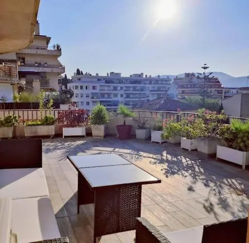 Romantic 1br Escape With Sun-rooftop Terrace アパート *