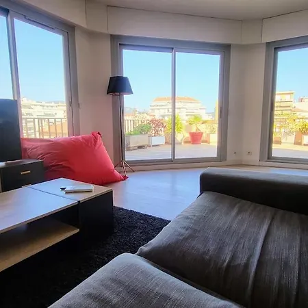 Daire Romantic 1br Escape With Sun-rooftop Terrace *